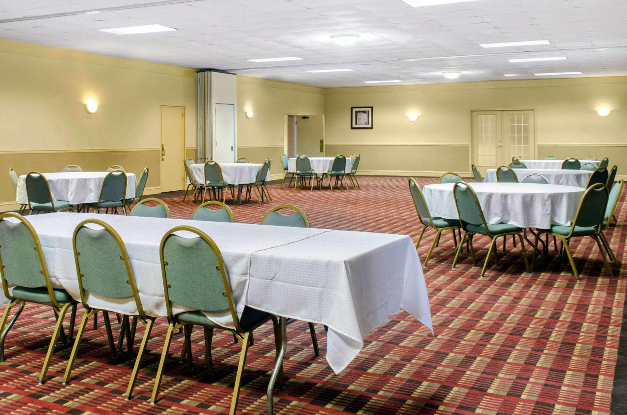 Quality Inn University Area Troy Exterior photo