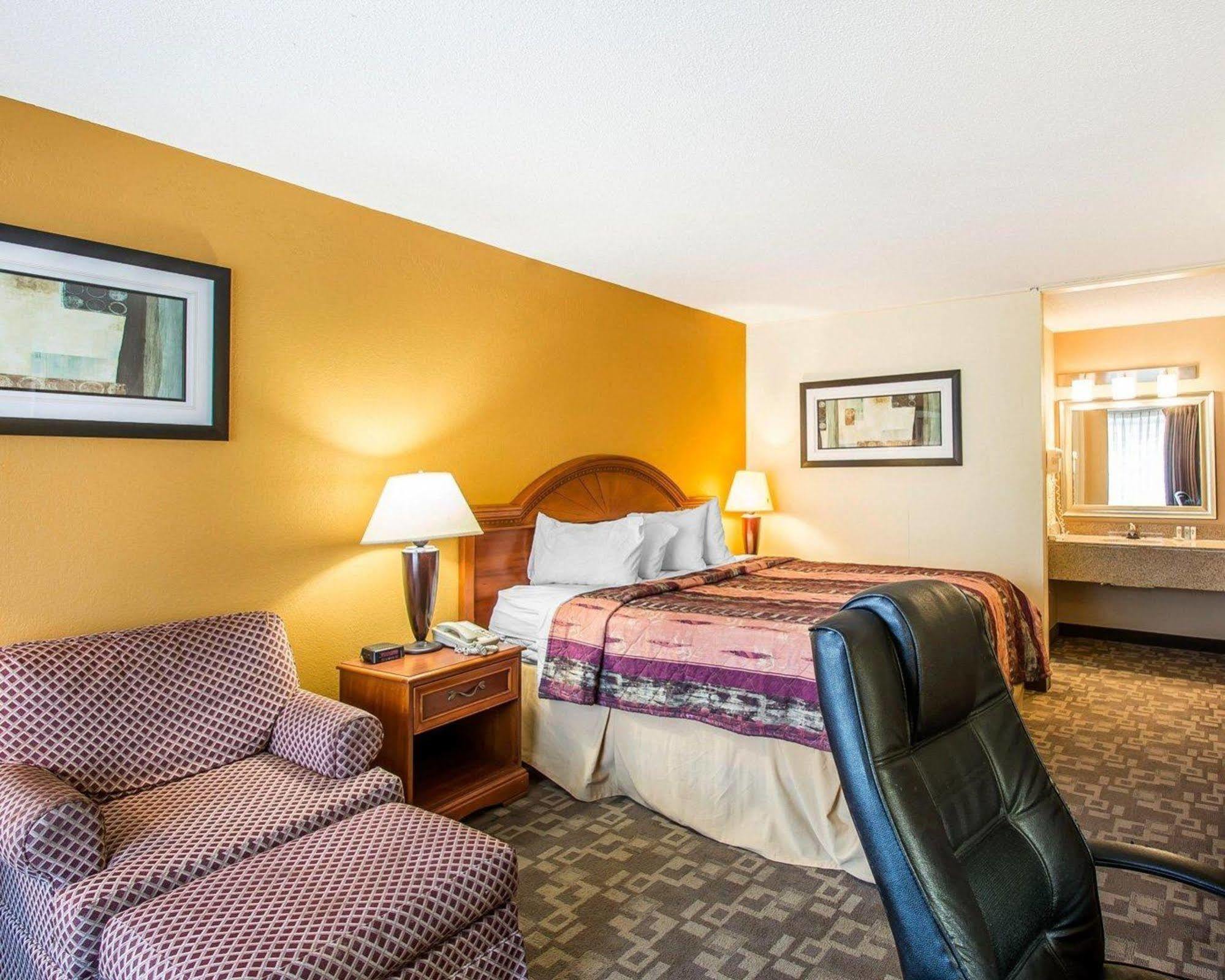 Quality Inn University Area Troy Exterior photo